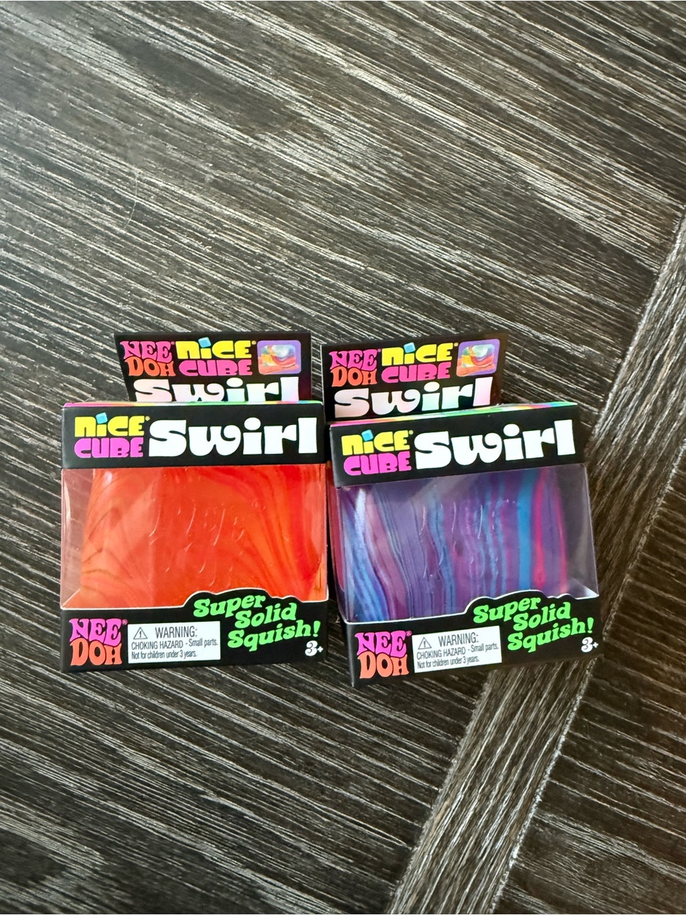 NWT Viral Swirl Nice Cube set of 2